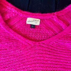 Universal Thread Women's Bright Pink V-Neck Sweater